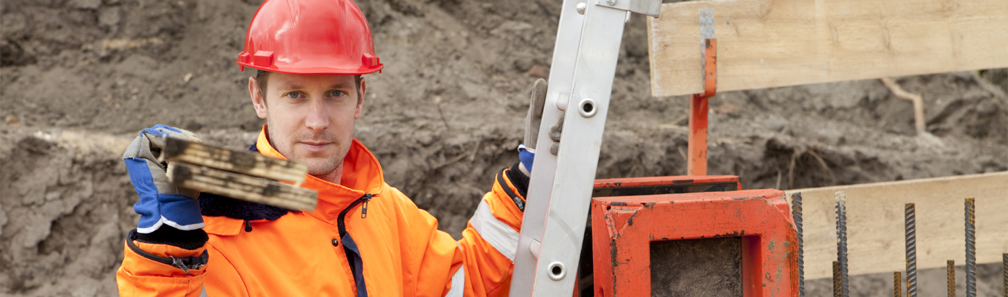 iStock_000016156681Medium_Construction_2000x590 Road Worker in Hole