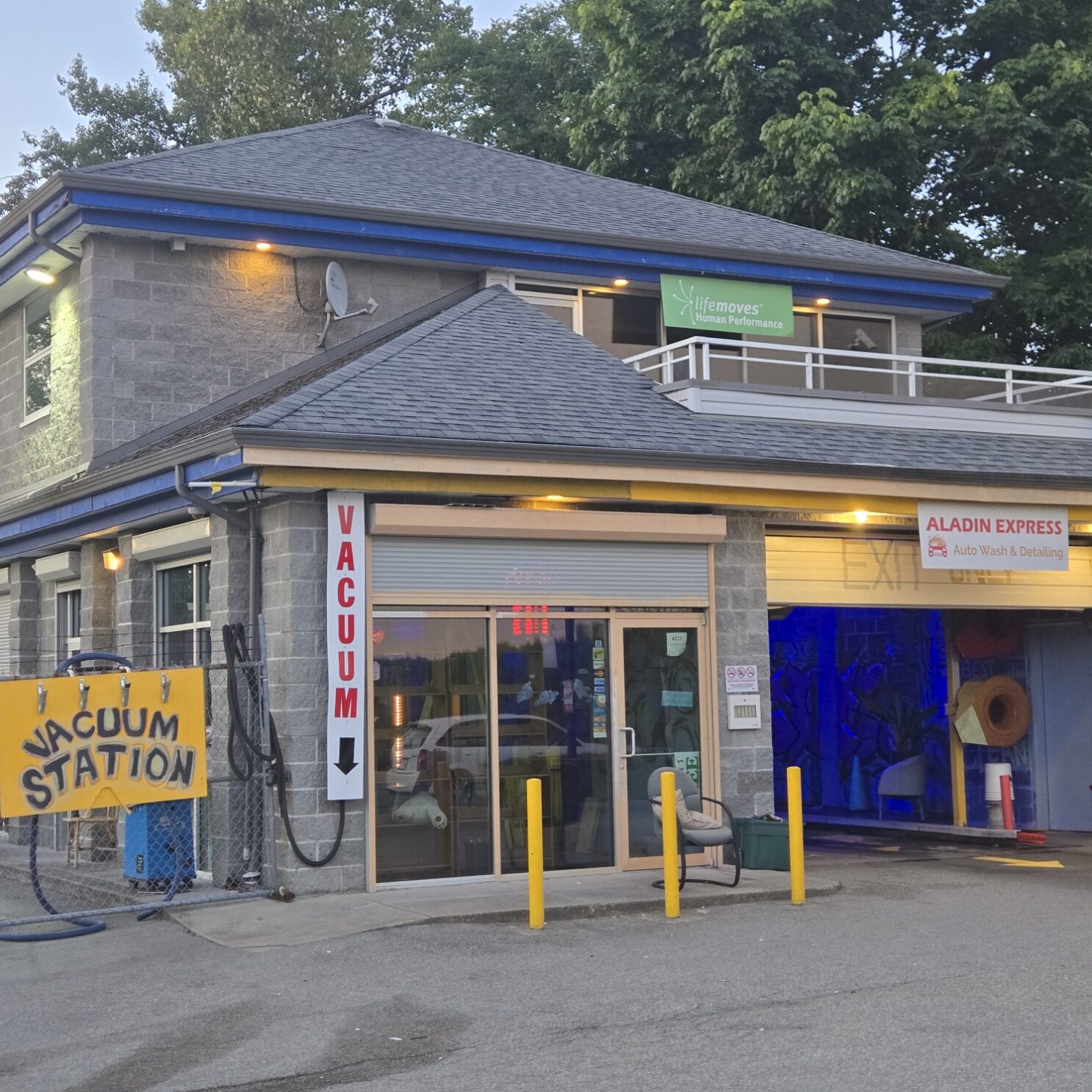 The front view of B-6123 Hastings St, Burnaby, BC where Lifemoves is located.